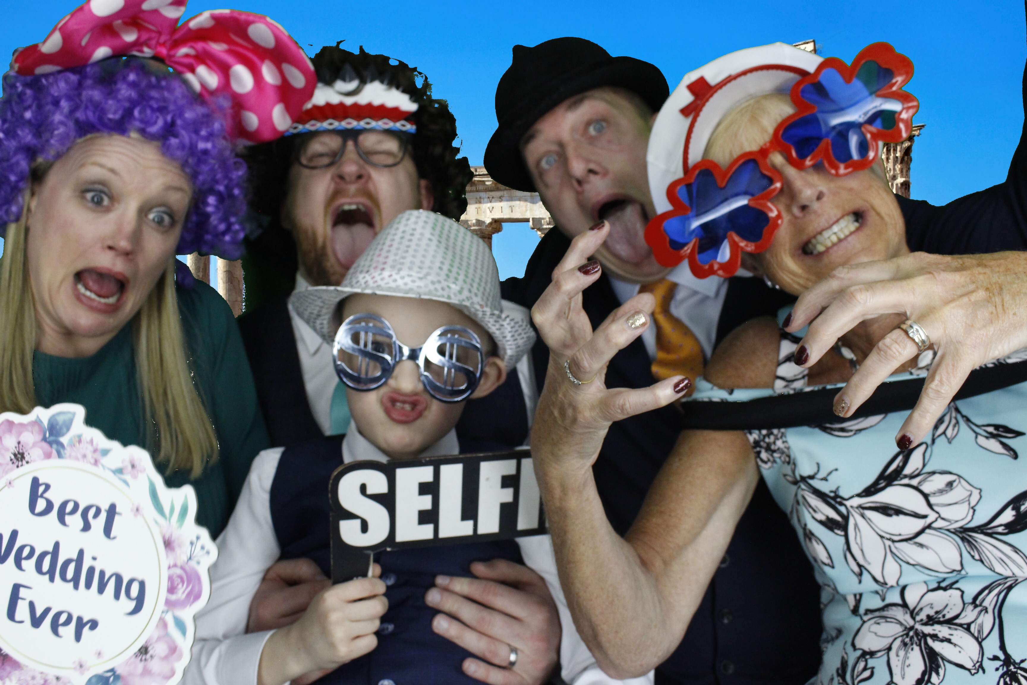 Mr & Mrs Mills | View more photos from the event at gallery.myphotoboothexperience.co.uk/u/MyPhotoBoothExperienceLtd/Mr-Mrs-Mills